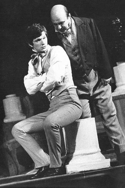 По окончании училища Ильин стал актером Рижского театра русской драмы