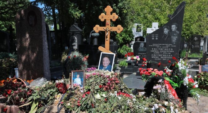 Рисунок 1. Отец (справа) и сын (слева) Дементьевы