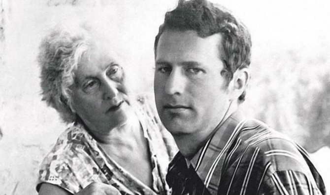 Владимир Жириновский с мамой (1979 год)